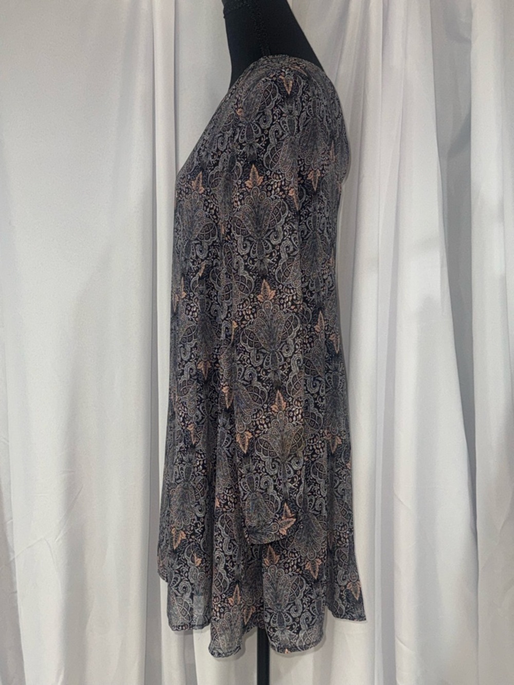 Astr Black Long-Sleeve Damask Swing Dress with Beige Details - Picture 3 of 8